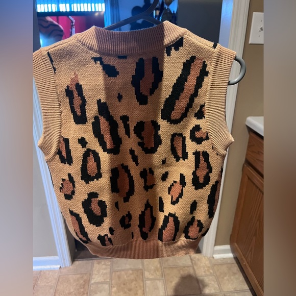 Cheetah Sweater Vest - Picture 3 of 3